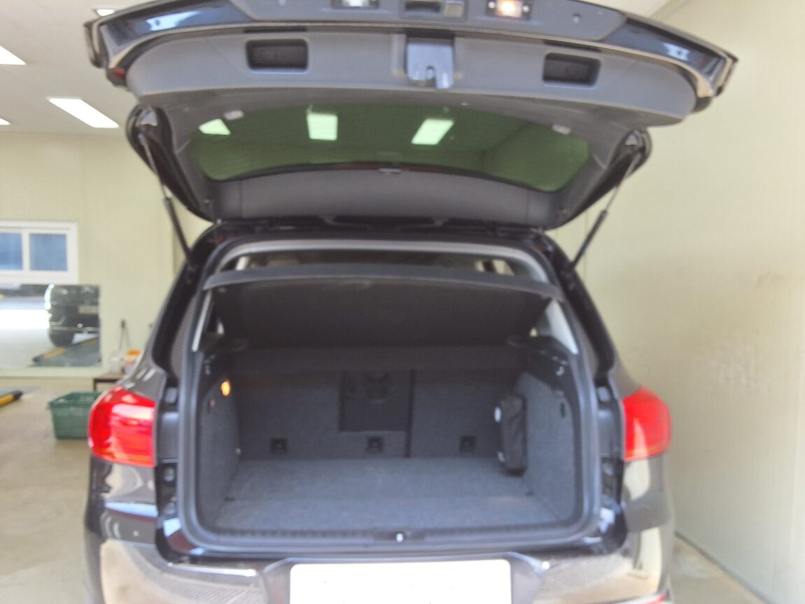 VOLKSWAGEN TIGUAN 2.0 TDI BLUEMOTION 2013 - zdjęcie 16