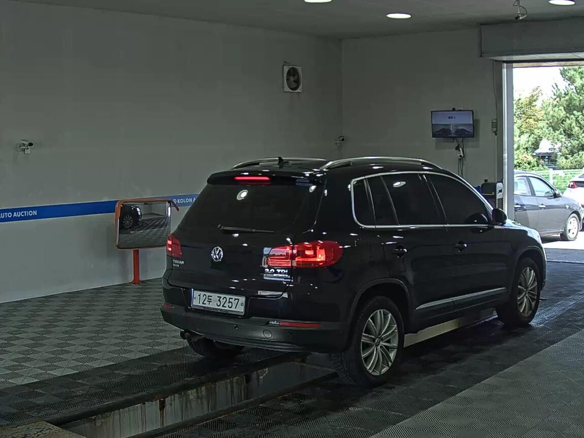 VOLKSWAGEN TIGUAN 2.0 TDI BLUEMOTION 2013 - zdjęcie 5