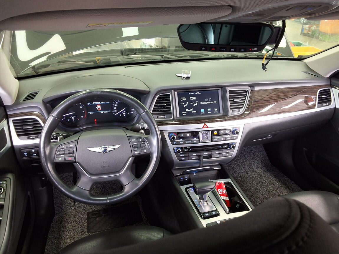 GENESIS G80 3.3 GDi AWD LUXURY 2018 - zdjęcie 11