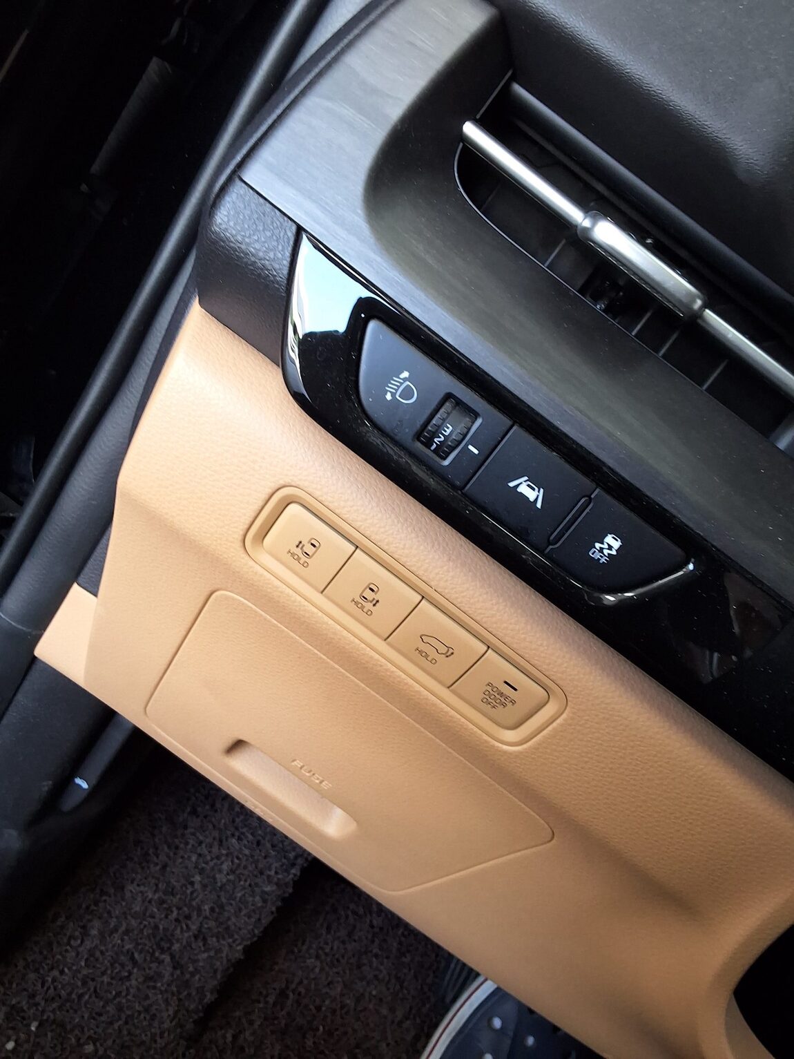 KIA NEW CARNIVAL (KA4) 9-SEATER GASOLINE SIGNATURE 2023 - zdjęcie 18