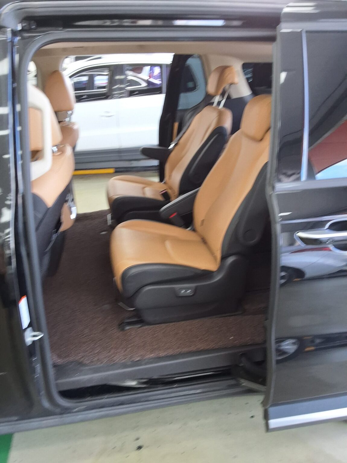 KIA NEW CARNIVAL (KA4) 9-SEATER GASOLINE SIGNATURE 2023 - zdjęcie 12