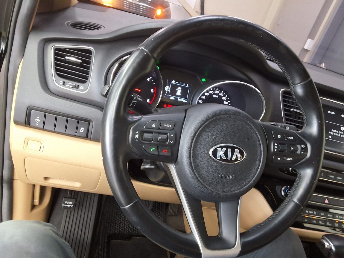KIA ALL NEW CARNIVAL HI-LIMOUSINE DIESEL 9-SEATER LUXURY 2018 - zdjęcie 23