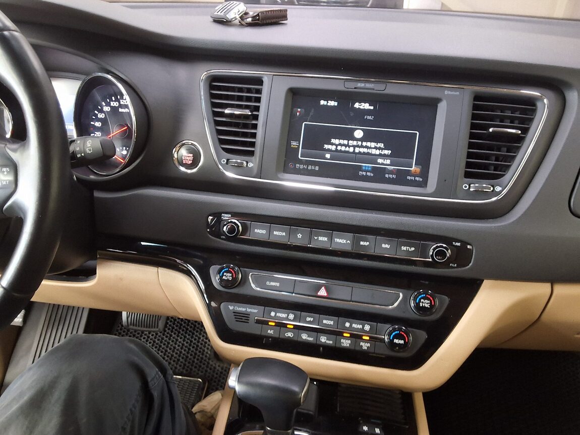 KIA ALL NEW CARNIVAL HI-LIMOUSINE DIESEL 9-SEATER LUXURY 2018 - zdjęcie 24