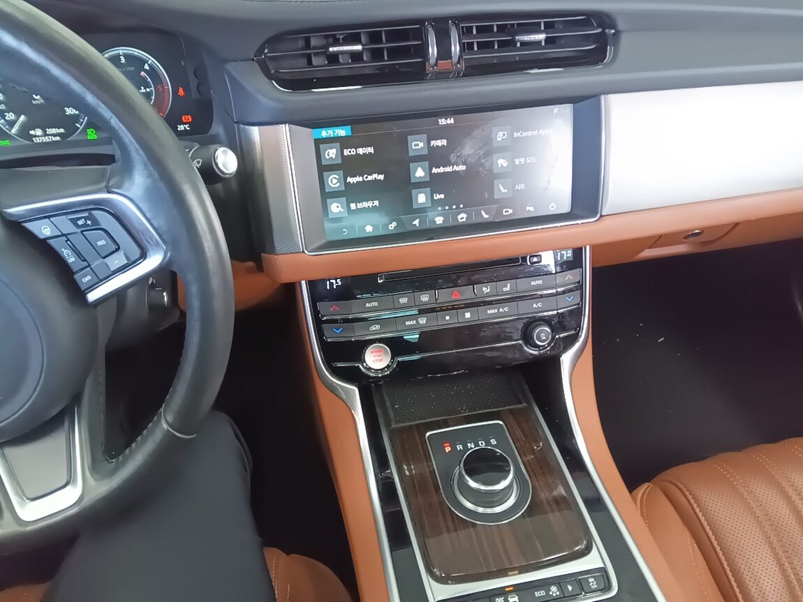 JAGUAR XF (2ND GEN) 2.0 20d PORTFOLIO 2018 - zdjęcie 18