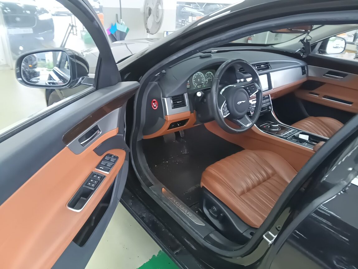 JAGUAR XF (2ND GEN) 2.0 20d PORTFOLIO 2018 - zdjęcie 10