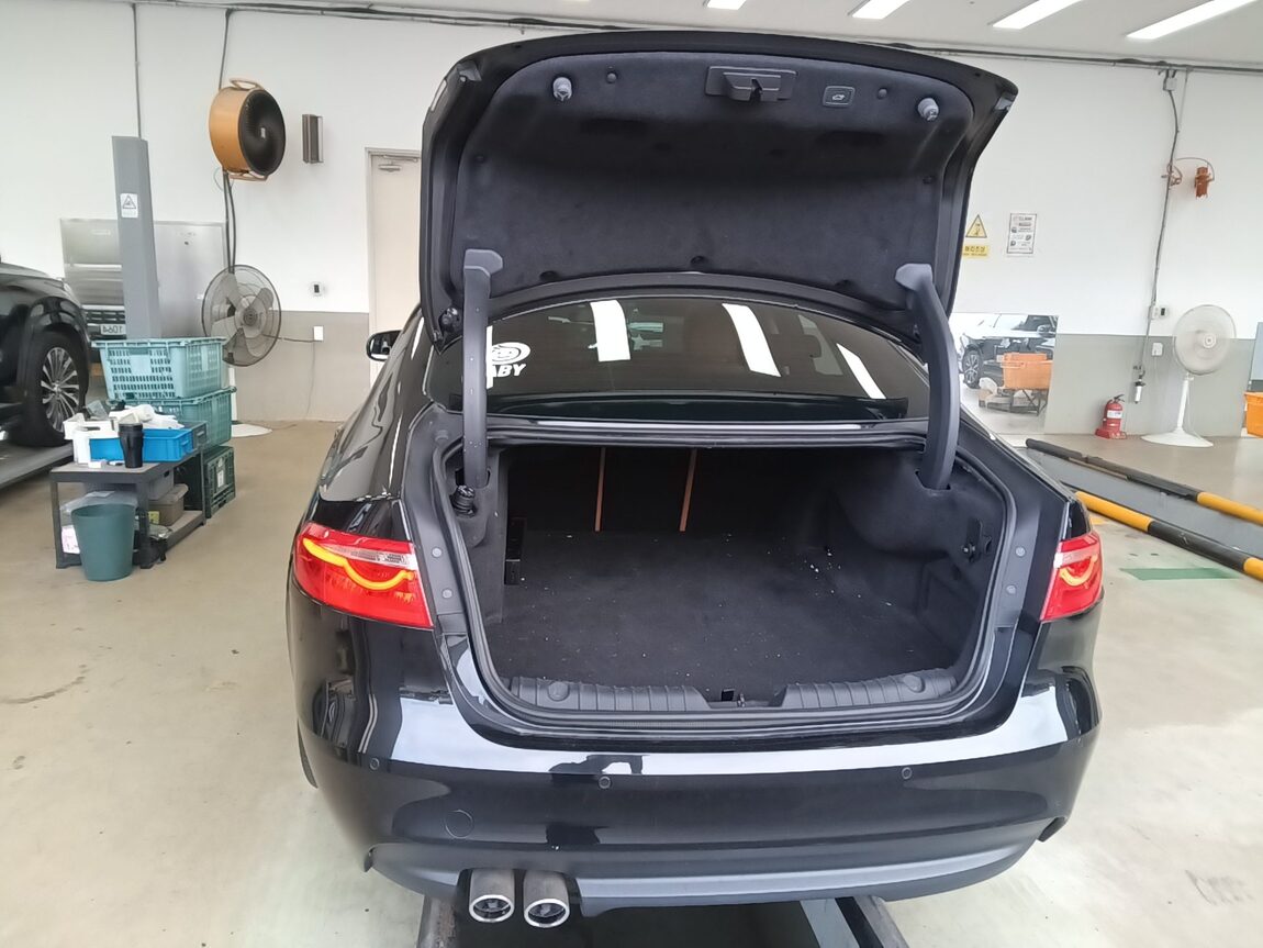 JAGUAR XF (2ND GEN) 2.0 20d PORTFOLIO 2018 - zdjęcie 15