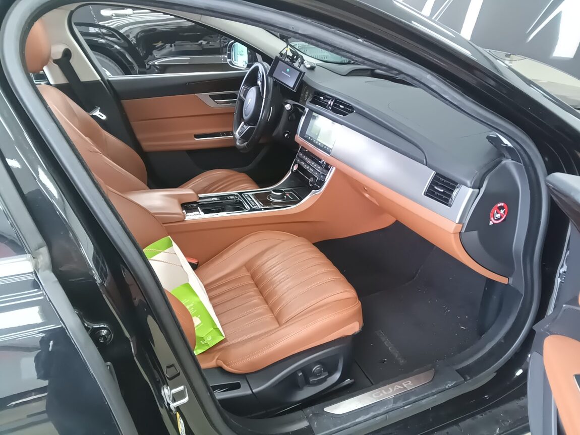 JAGUAR XF (2ND GEN) 2.0 20d PORTFOLIO 2018 - zdjęcie 14