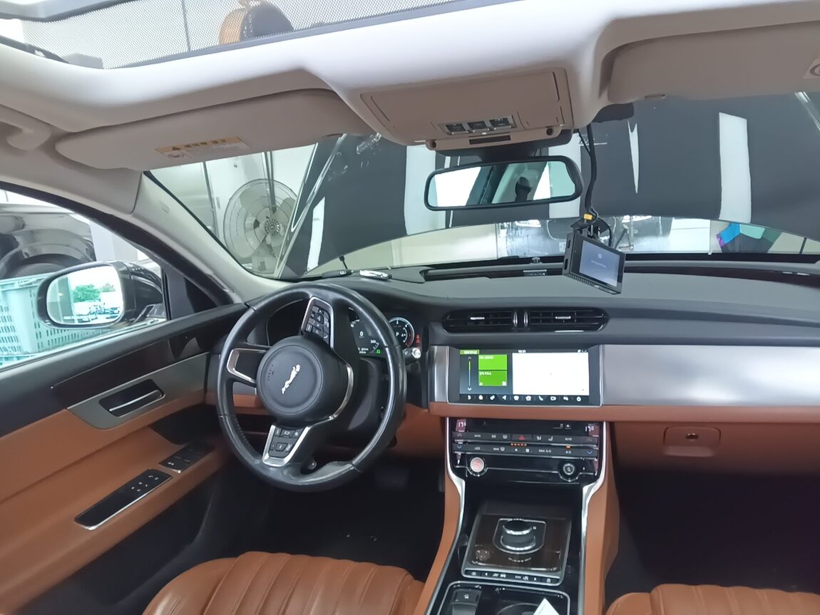 JAGUAR XF (2ND GEN) 2.0 20d PORTFOLIO 2018 - zdjęcie 21