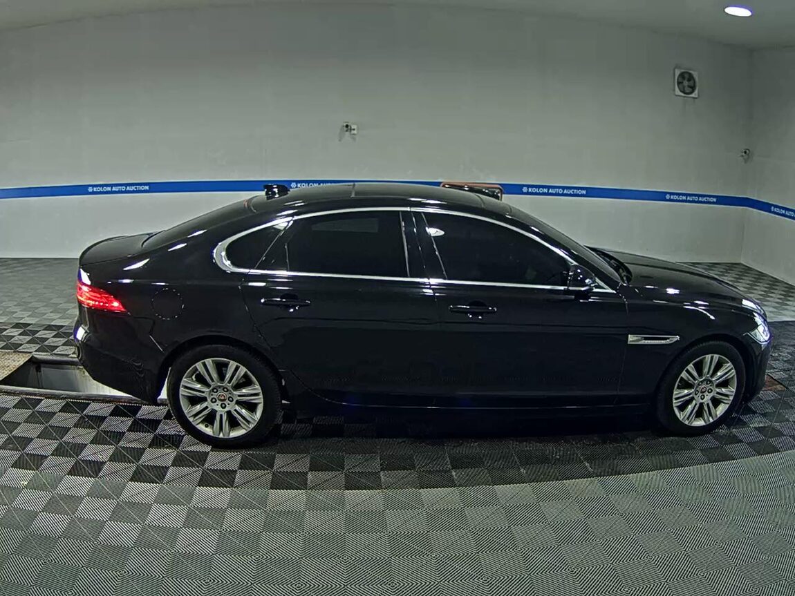 JAGUAR XF (2ND GEN) 2.0 20d PORTFOLIO 2018 - zdjęcie 4