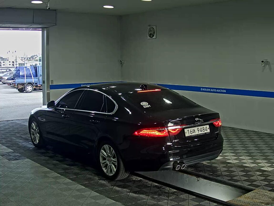 JAGUAR XF (2ND GEN) 2.0 20d PORTFOLIO 2018 - zdjęcie 6