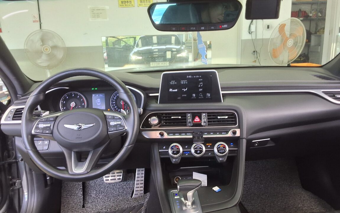 GENESIS G70 3.3T SPORTS AWD ADVANCED 2018 - zdjęcie 11