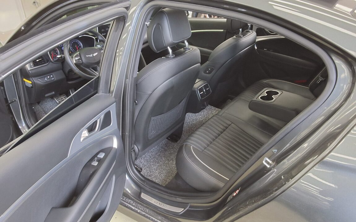 GENESIS G70 3.3T SPORTS AWD ADVANCED 2018 - zdjęcie 12