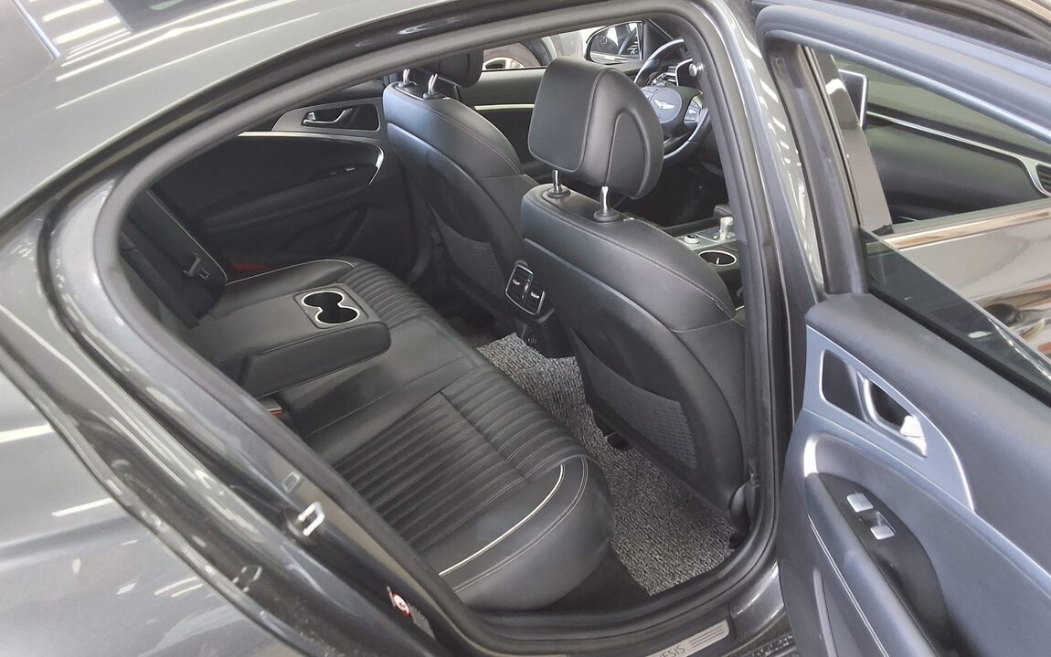 GENESIS G70 3.3T SPORTS AWD ADVANCED 2018 - zdjęcie 13