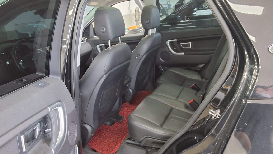 LAND ROVER DISCOVERY SPORT 2.0 TD4 SE (150PS) 2019 - zdjęcie 12
