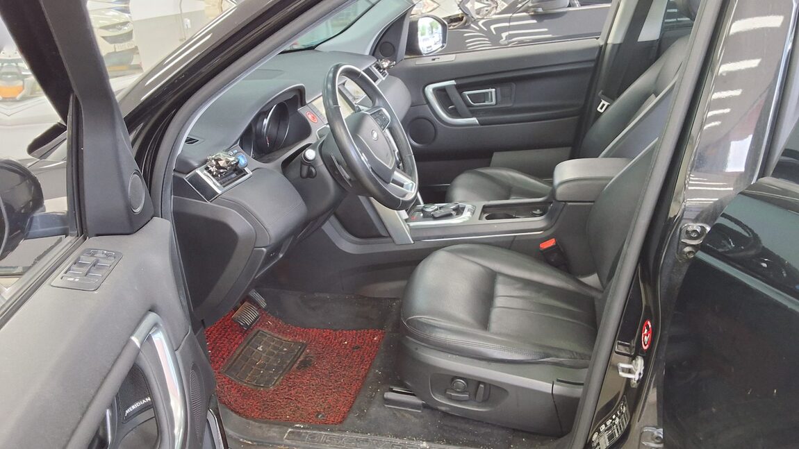 LAND ROVER DISCOVERY SPORT 2.0 TD4 SE (150PS) 2019 - zdjęcie 10