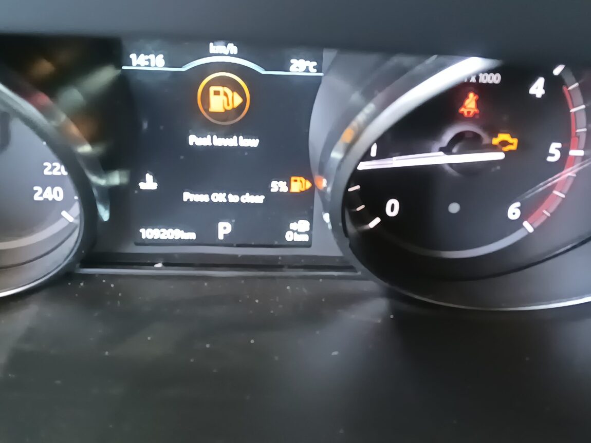 LAND ROVER DISCOVERY SPORT 2.0 TD4 SE (150PS) 2019 - zdjęcie 9