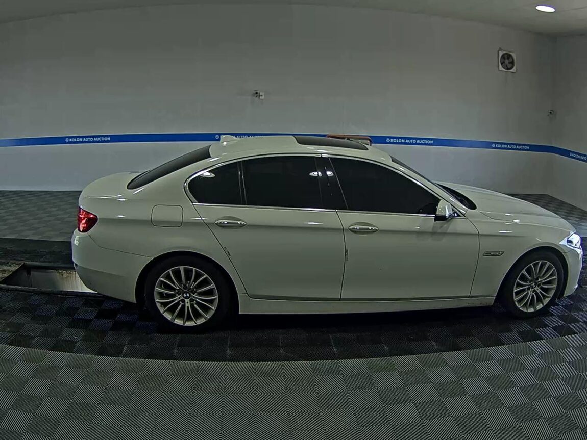 BMW 5 SERIES (6TH GEN) 520d xDRIVE LUXURY LINE PLUS 2016 - zdjęcie 4