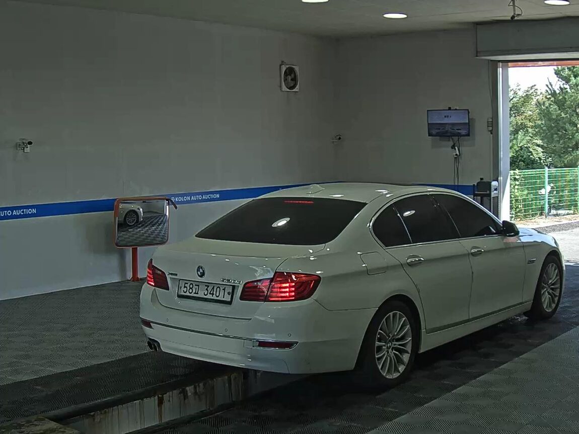 BMW 5 SERIES (6TH GEN) 520d xDRIVE LUXURY LINE PLUS 2016 - zdjęcie 5