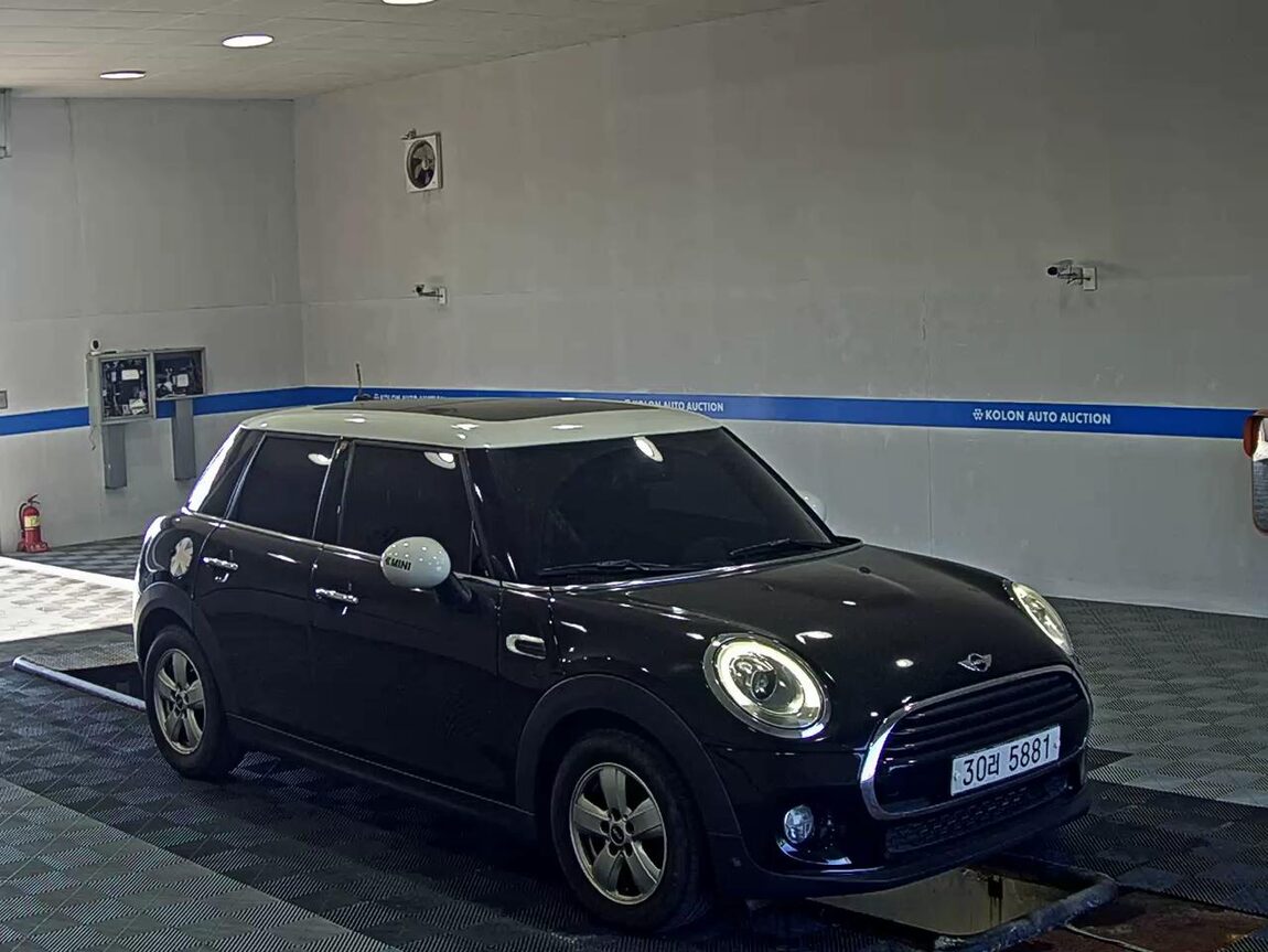 MINI COOPER (3RD GEN) 5-DOOR 1.5 D 2018 - zdjęcie 3
