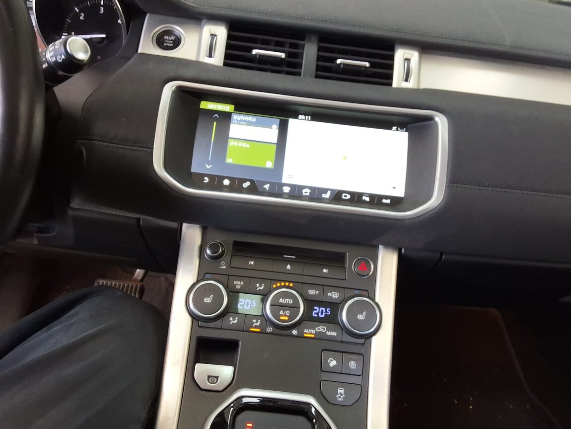 LAND ROVER RANGE ROVER EVOQUE 2.0 TD4 SE 2018 - zdjęcie 24