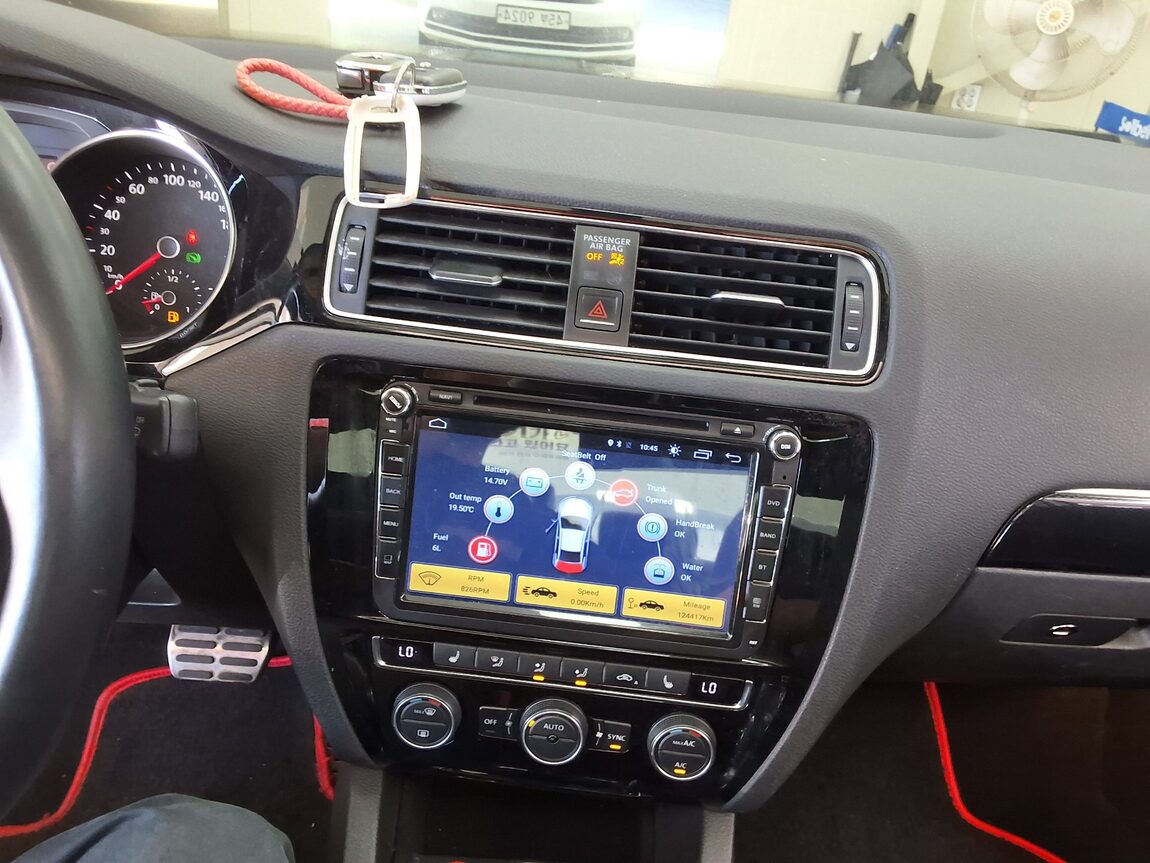 VOLKSWAGEN JETTA (6TH GEN) 2.0 TDI BLUEMOTION PREMIUM 2015 - zdjęcie 24