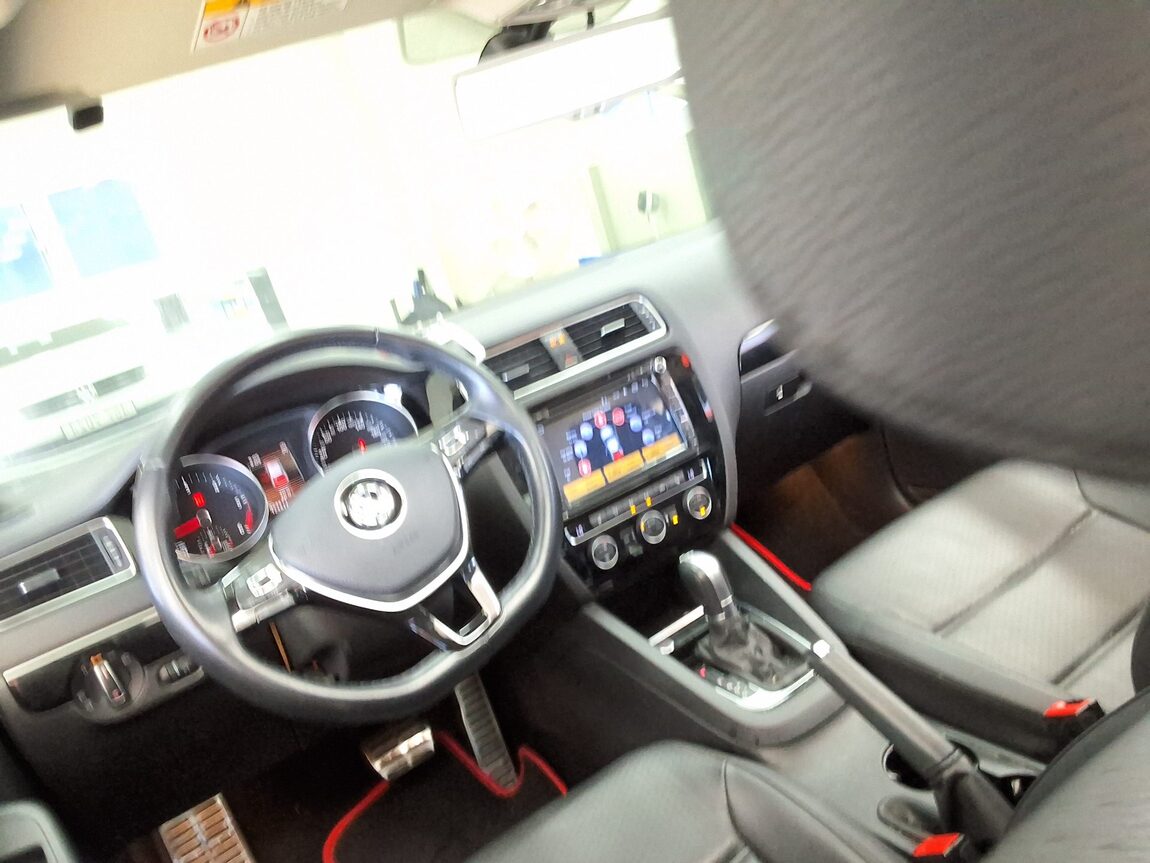 VOLKSWAGEN JETTA (6TH GEN) 2.0 TDI BLUEMOTION PREMIUM 2015 - zdjęcie 12