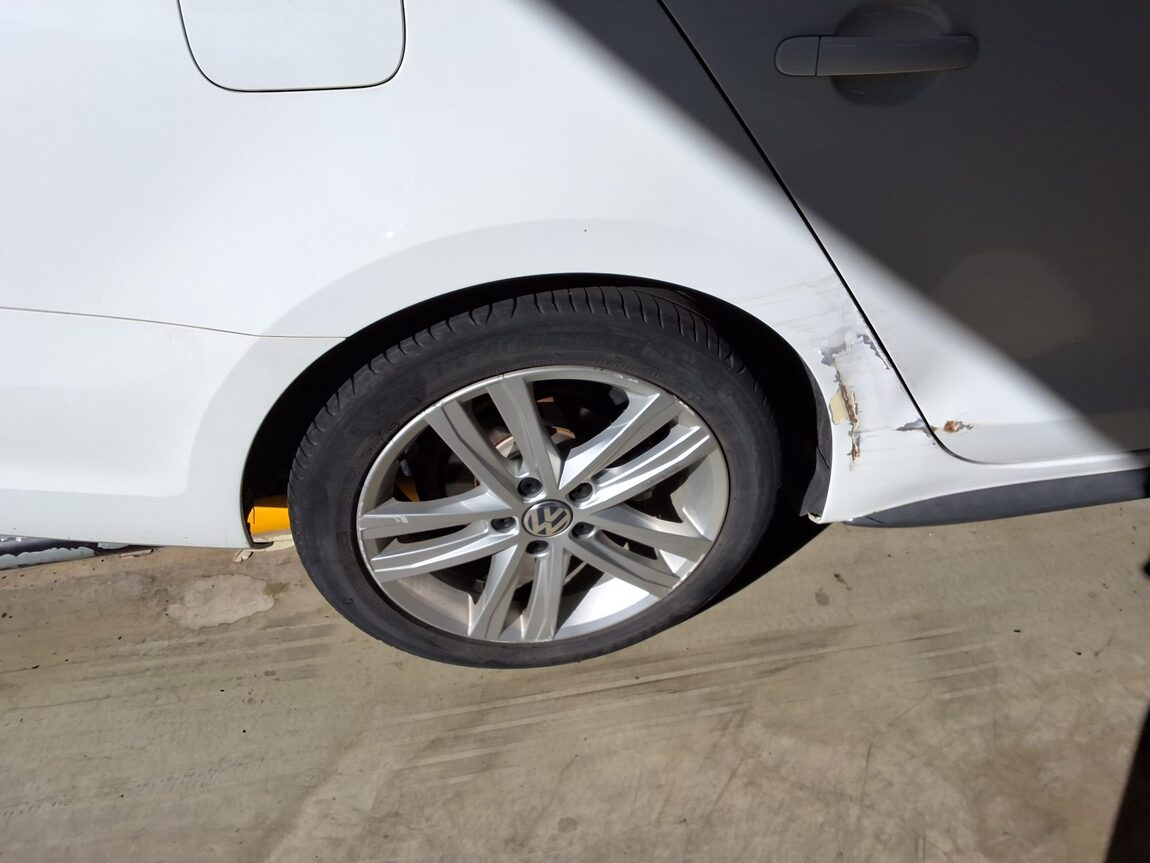 VOLKSWAGEN JETTA (6TH GEN) 2.0 TDI BLUEMOTION PREMIUM 2015 - zdjęcie 22