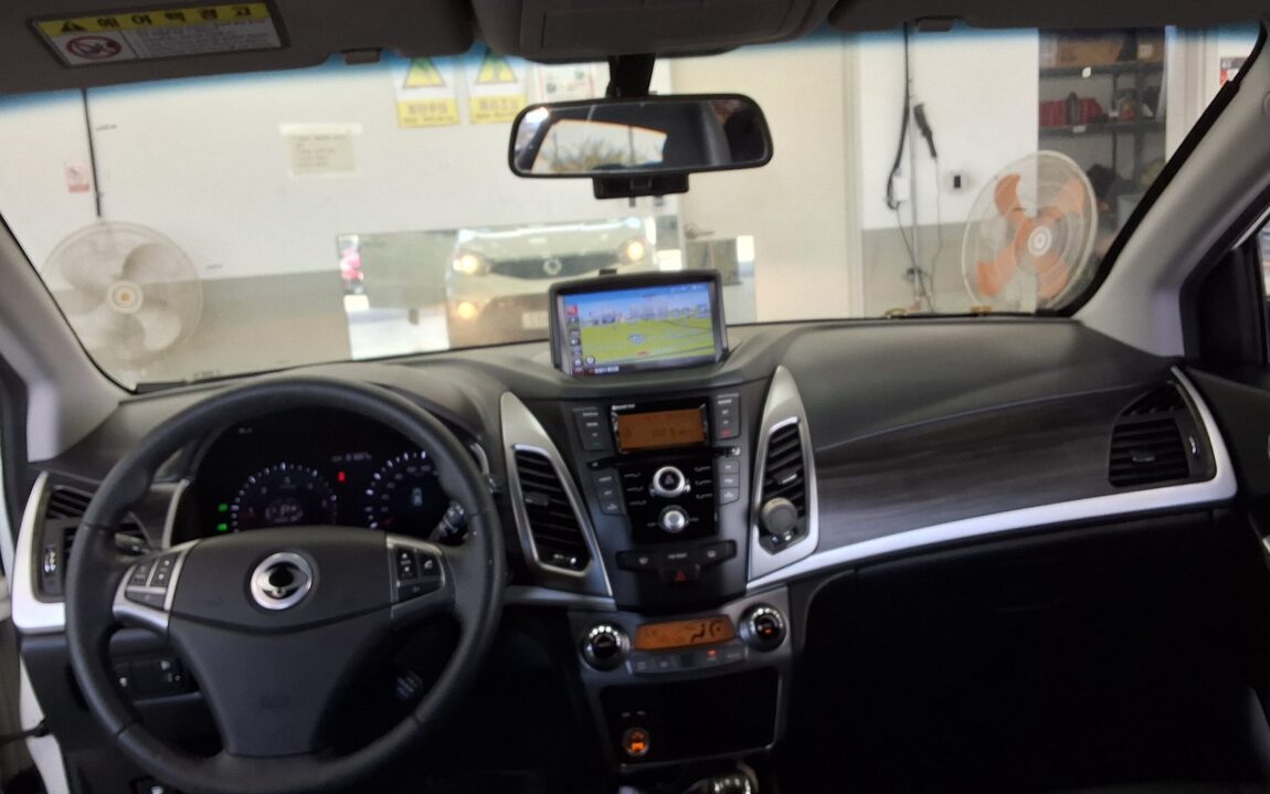 KG MOBILITY (SSANGYONG) NEW KORANDO C 2.0 AWD ADVENTURE EDITION 2015 - zdjęcie 11