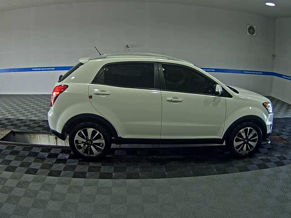 KG MOBILITY (SSANGYONG) NEW KORANDO C 2.0 AWD ADVENTURE EDITION 2015 - zdjęcie 4