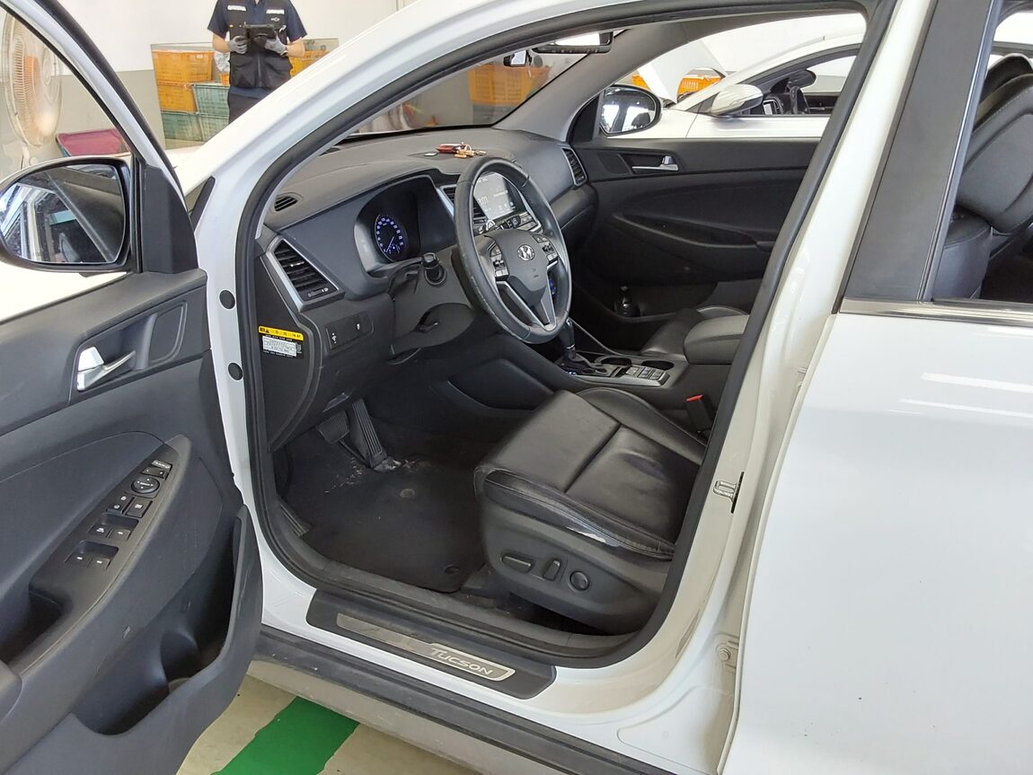 HYUNDAI ALL NEW TUCSON DIESEL 1.7 2WD PREMIUM 2017 - zdjęcie 10