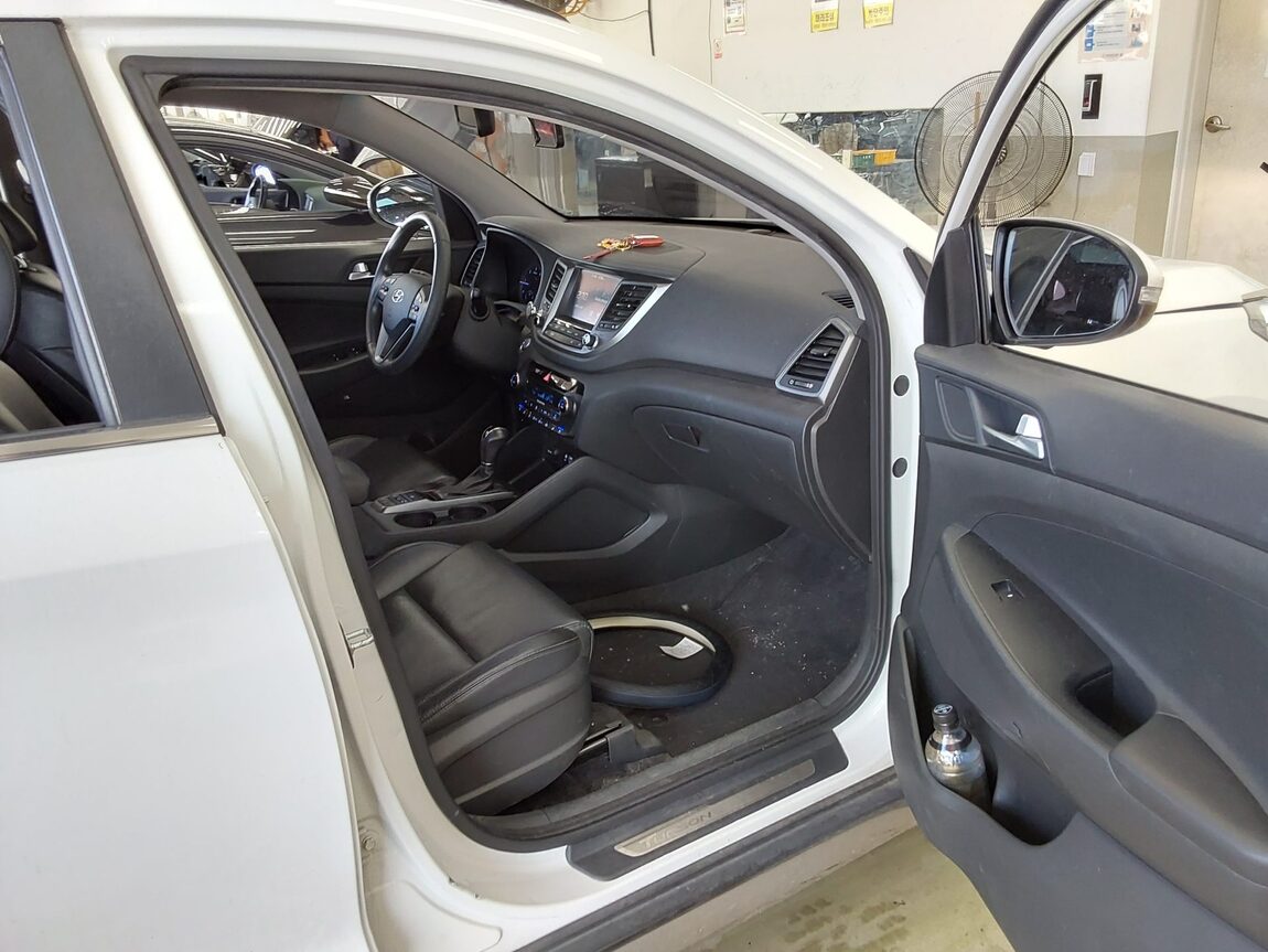 HYUNDAI ALL NEW TUCSON DIESEL 1.7 2WD PREMIUM 2017 - zdjęcie 14
