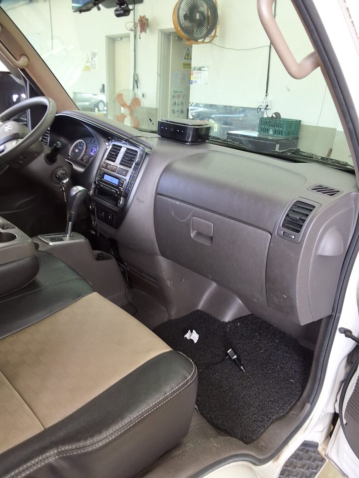 HYUNDAI PORTER II BUILT-IN BOX TRUCK SUPER CAB 2018 - zdjęcie 12