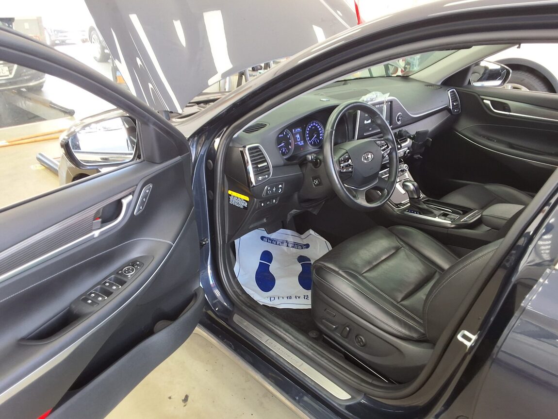 HYUNDAI GRANDEUR IG 2.4 GDi PREMIUM SPECIAL 2018 - zdjęcie 10