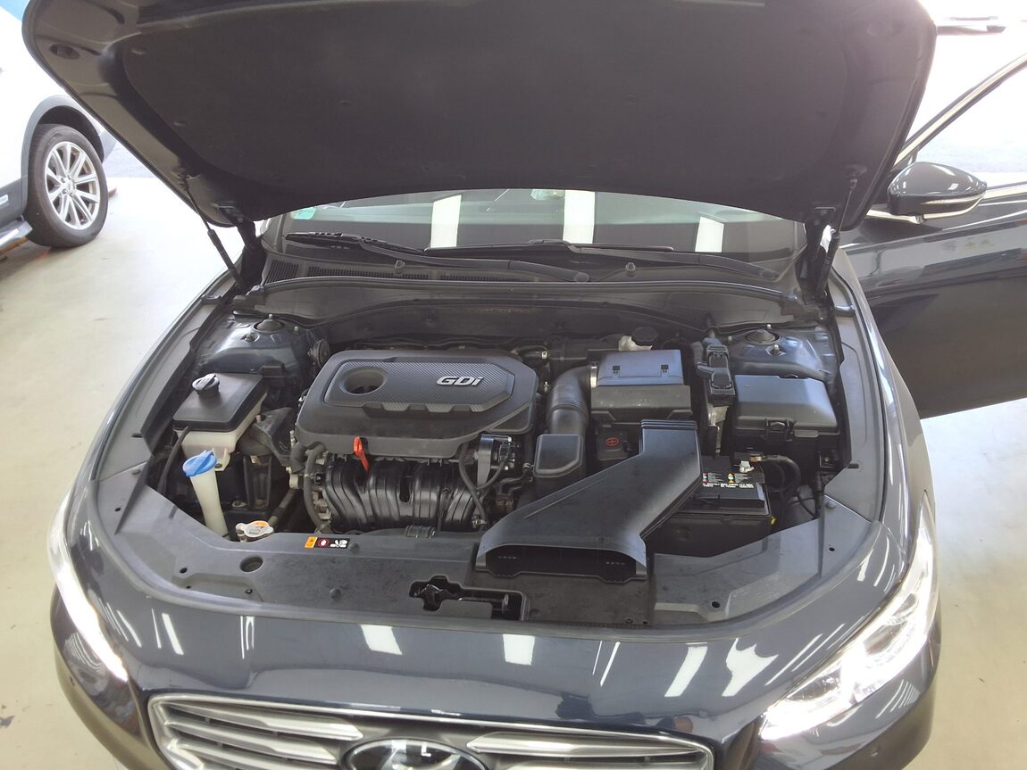 HYUNDAI GRANDEUR IG 2.4 GDi PREMIUM SPECIAL 2018 - zdjęcie 18