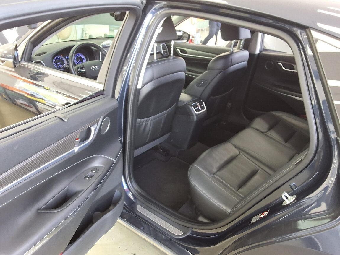 HYUNDAI GRANDEUR IG 2.4 GDi PREMIUM SPECIAL 2018 - zdjęcie 12