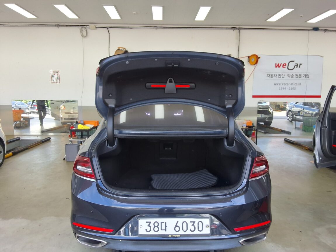 HYUNDAI GRANDEUR IG 2.4 GDi PREMIUM SPECIAL 2018 - zdjęcie 15