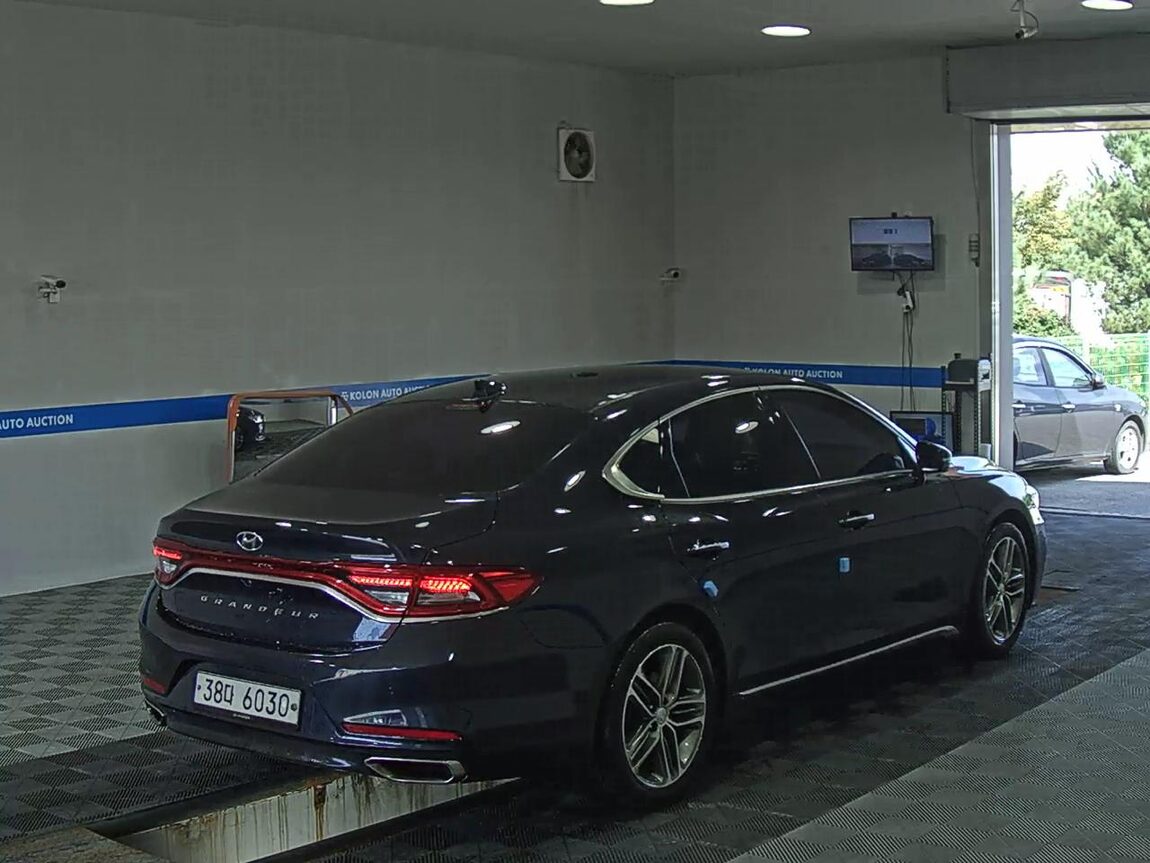 HYUNDAI GRANDEUR IG 2.4 GDi PREMIUM SPECIAL 2018 - zdjęcie 5