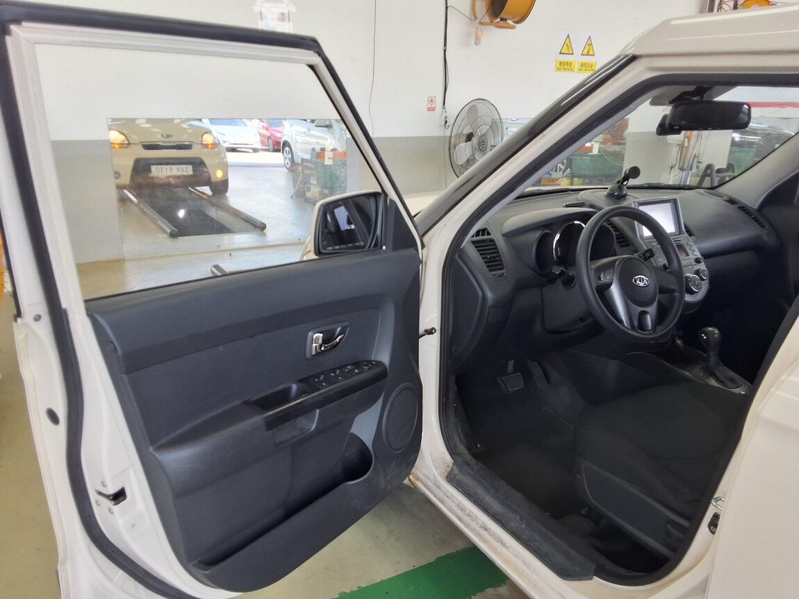 KIA SOUL 1.6 CVVT U SMART 2011 - zdjęcie 10
