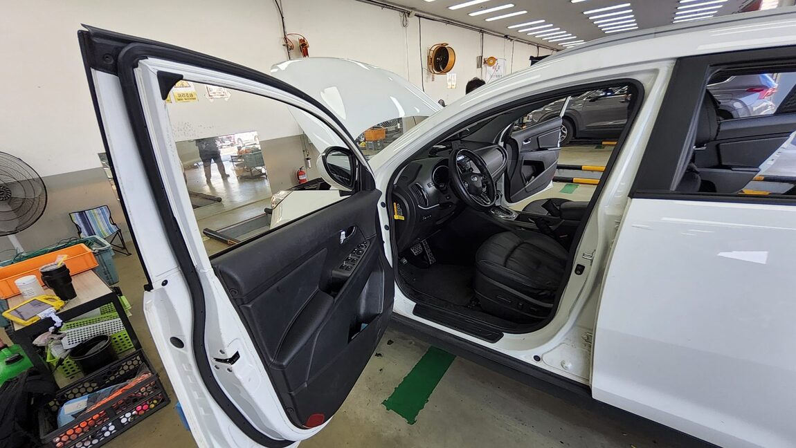 KIA THE NEW SPORTAGE R DIESEL R2.0 2WD PRESTIGE 2014 - zdjęcie 10
