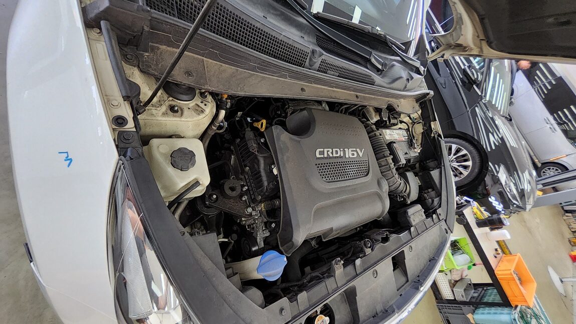 KIA THE NEW SPORTAGE R DIESEL R2.0 2WD PRESTIGE 2014 - zdjęcie 20