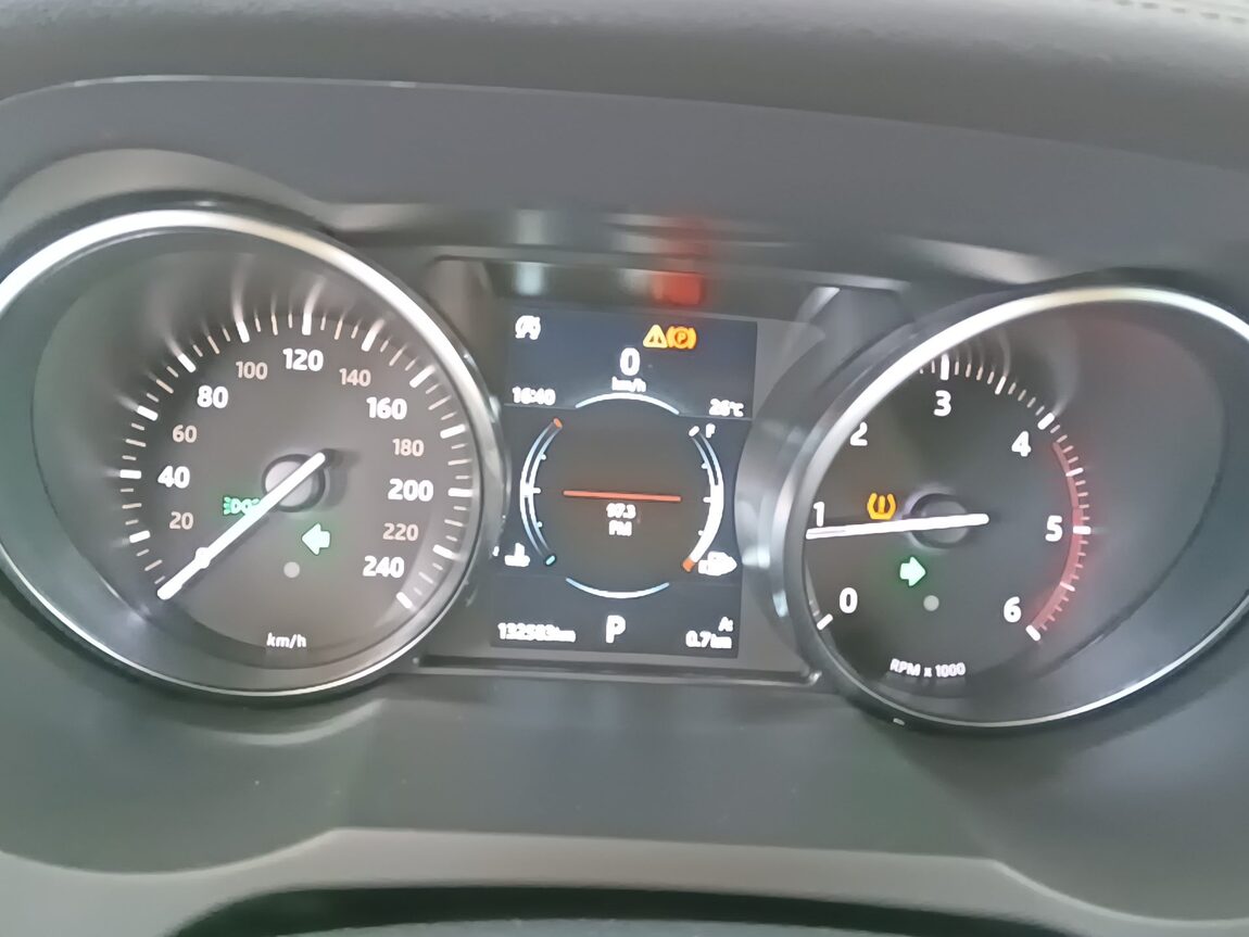 LAND ROVER RANGE ROVER EVOQUE 2.0 TD4 HSE 2018 - zdjęcie 9