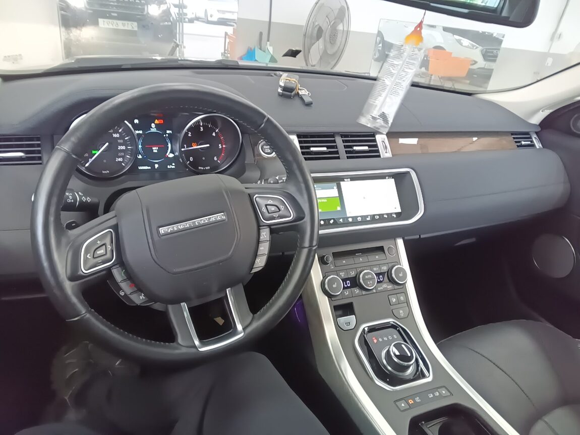 LAND ROVER RANGE ROVER EVOQUE 2.0 TD4 HSE 2018 - zdjęcie 17