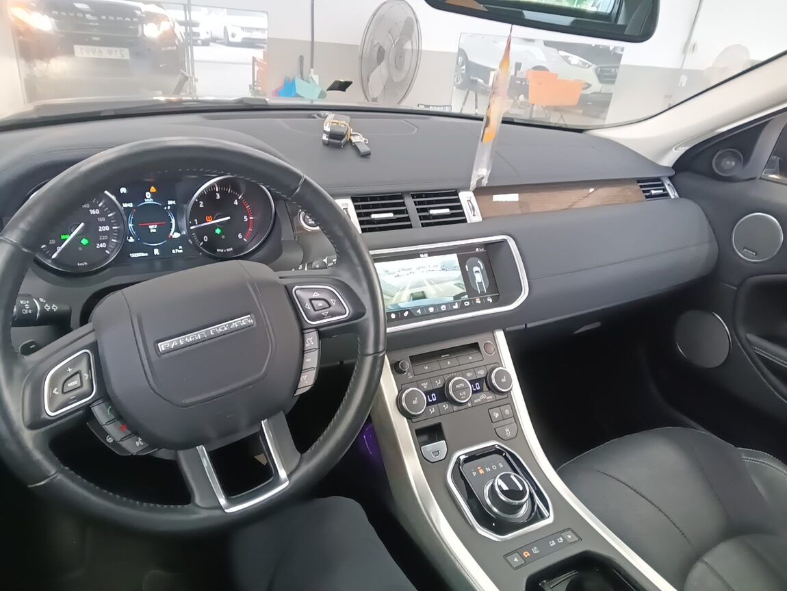LAND ROVER RANGE ROVER EVOQUE 2.0 TD4 HSE 2018 - zdjęcie 11