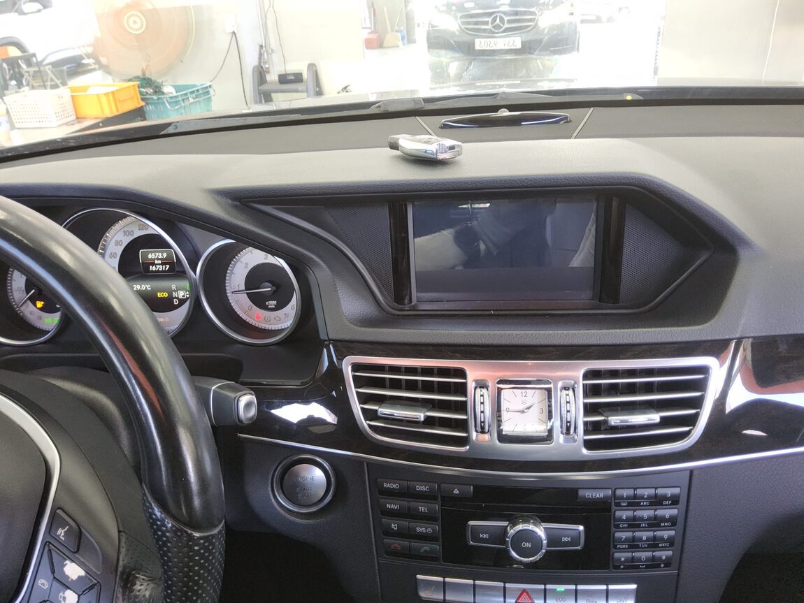 MERCEDES-BENZ E-CLASS (4TH GEN) E220 CDI AVANTGARDE 2014 - zdjęcie 17