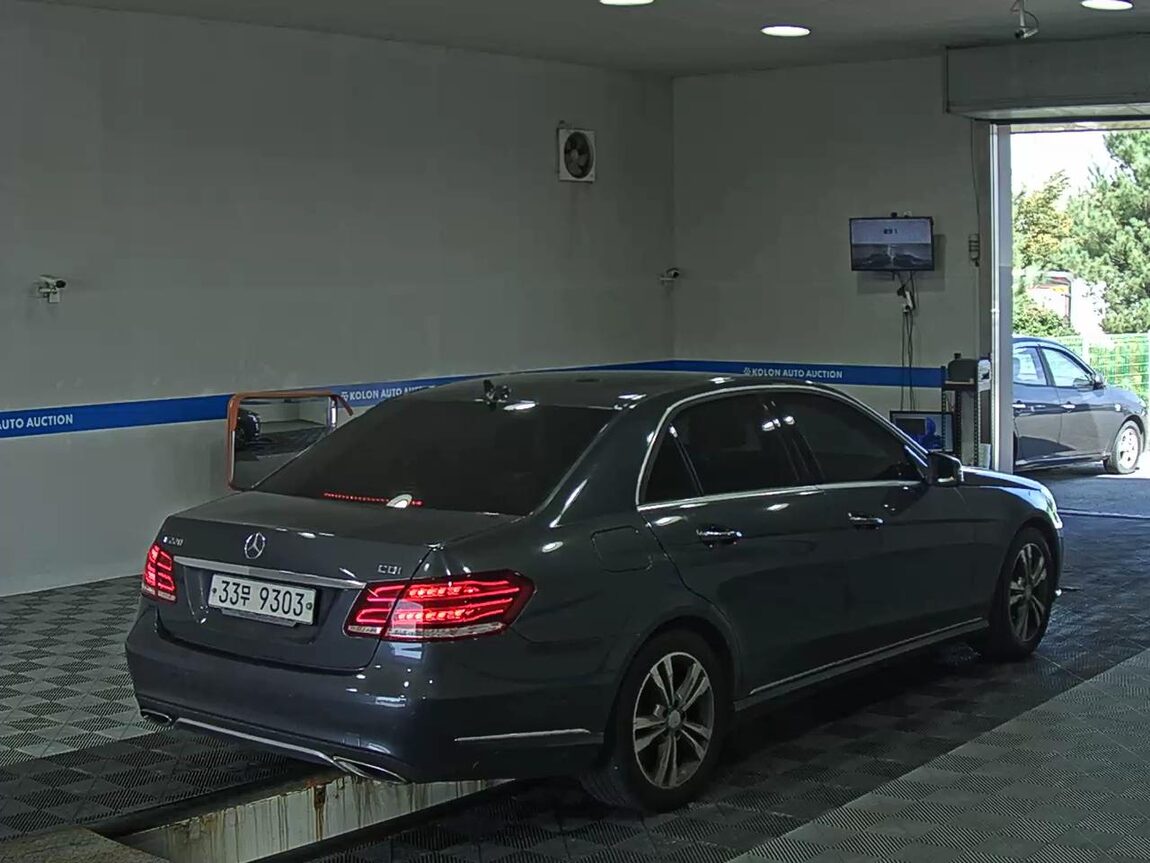 MERCEDES-BENZ E-CLASS (4TH GEN) E220 CDI AVANTGARDE 2014 - zdjęcie 5