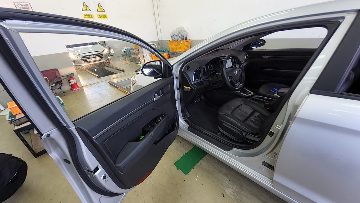 HYUNDAI AVANTE AD 1.6 DIESEL SMART SPECIAL 2017 - zdjęcie 10