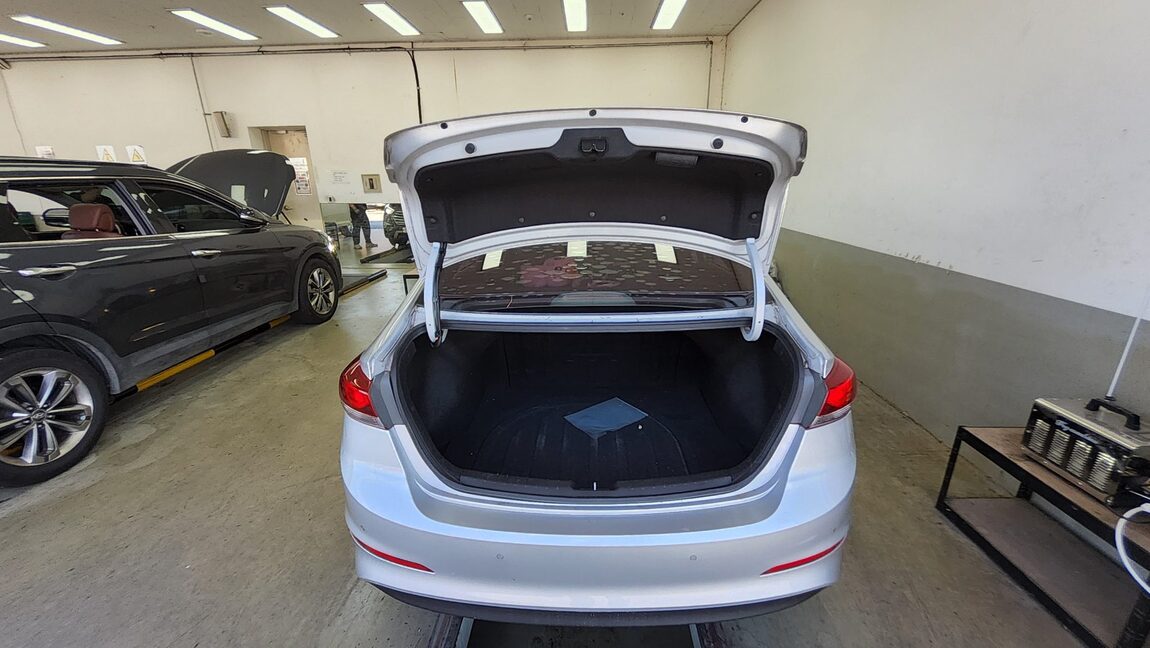 HYUNDAI AVANTE AD 1.6 DIESEL SMART SPECIAL 2017 - zdjęcie 15