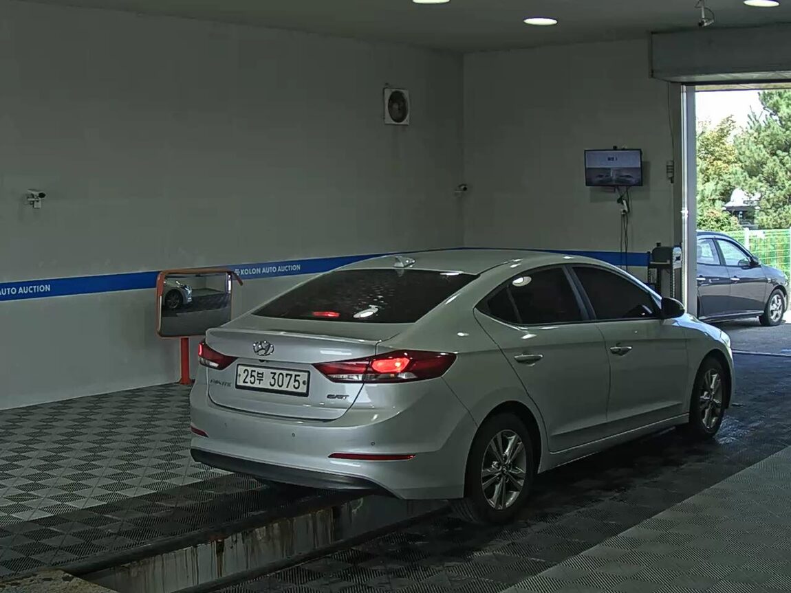 HYUNDAI AVANTE AD 1.6 DIESEL SMART SPECIAL 2017 - zdjęcie 5