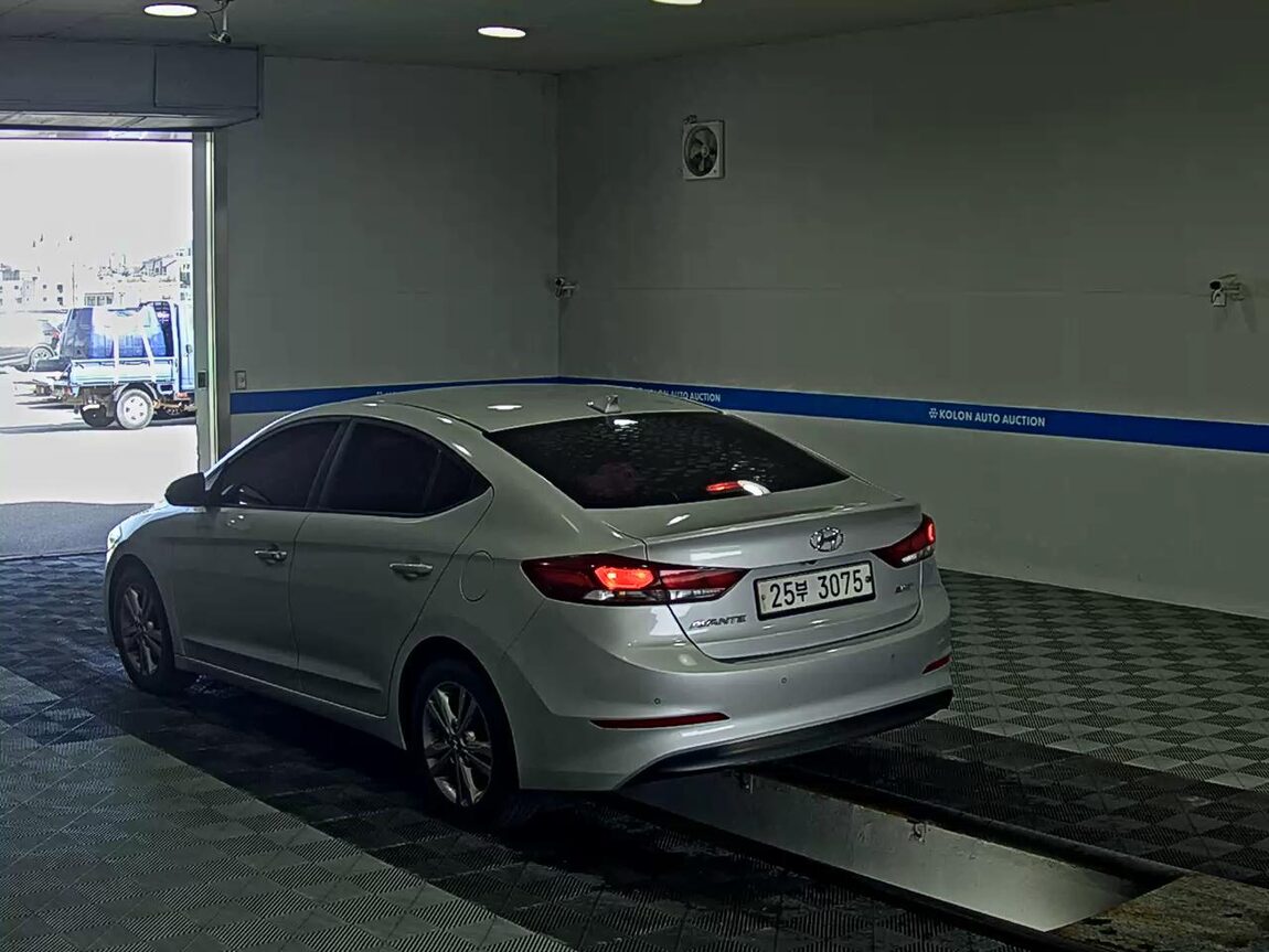 HYUNDAI AVANTE AD 1.6 DIESEL SMART SPECIAL 2017 - zdjęcie 6