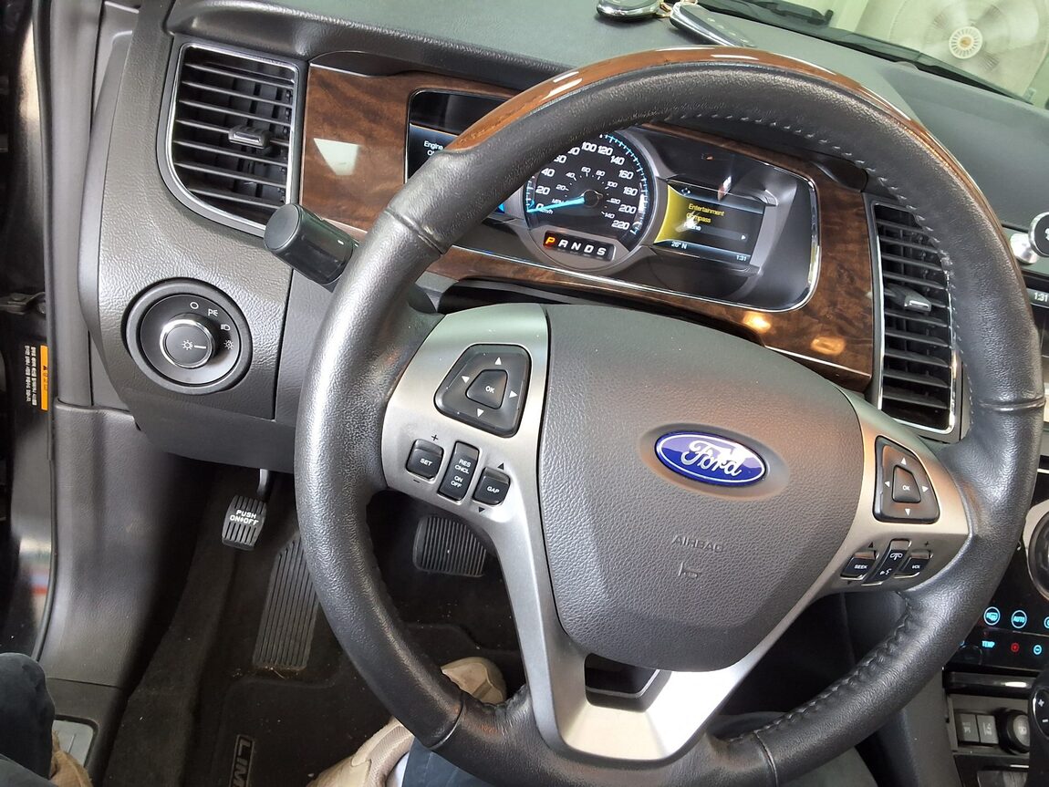 FORD TAURUS (6TH GEN) 2.0 ECOBOOST LIMITED 2015 - zdjęcie 23